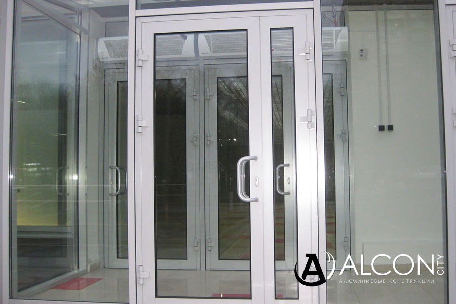 Двери алюминиевые со стеклом в Самаре